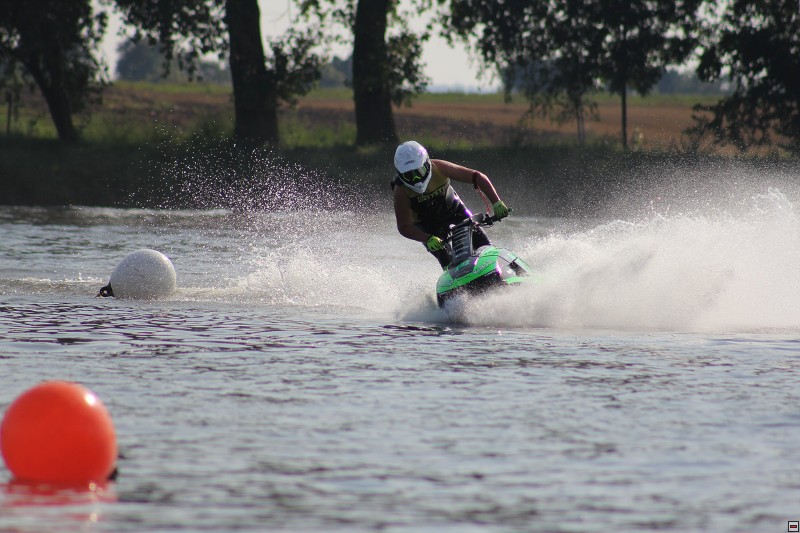 img00100.jpg